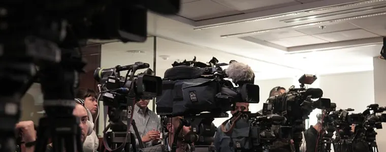 Bank of press cameras at a briefing