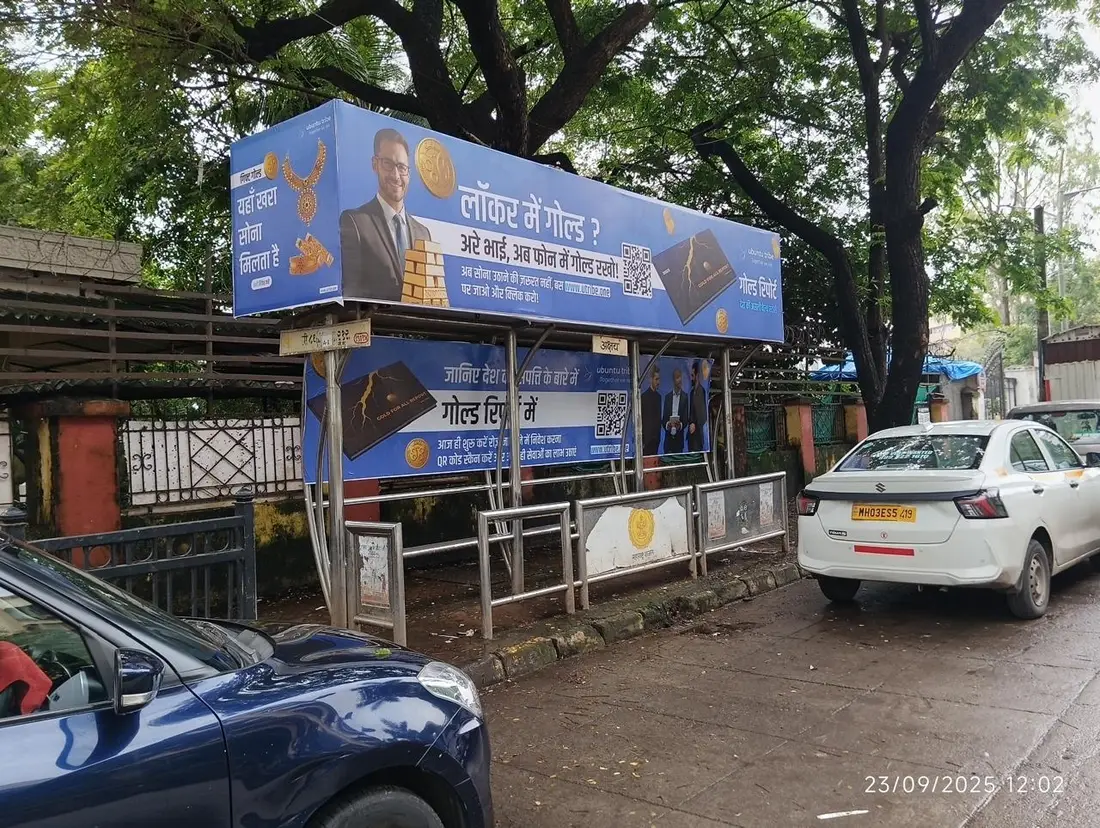 Ubuntu Tribe transit shelter advertising for tokenized gold on a Mumbai street, in Hindi