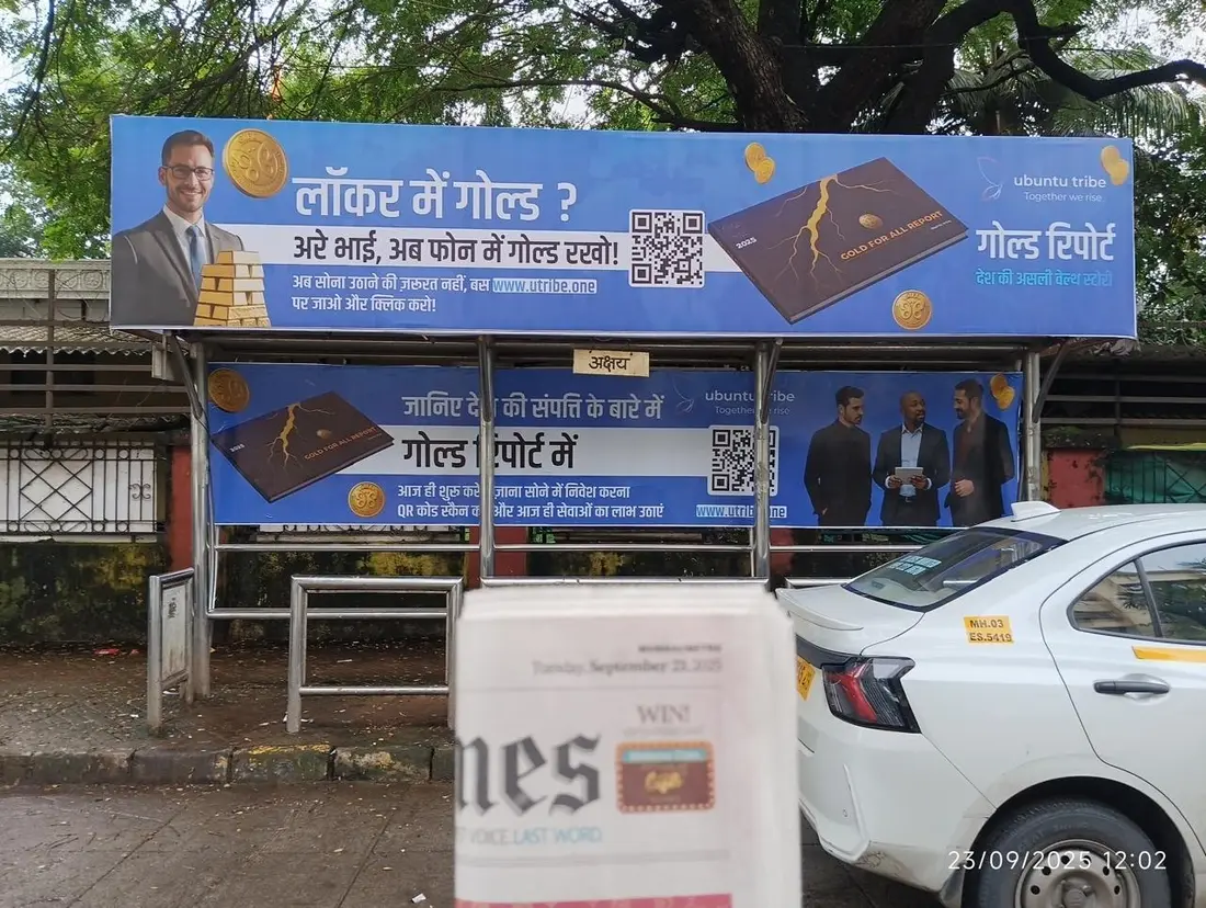 Close view of the Ubuntu Tribe Gold Report transit panel at a Mumbai bus shelter